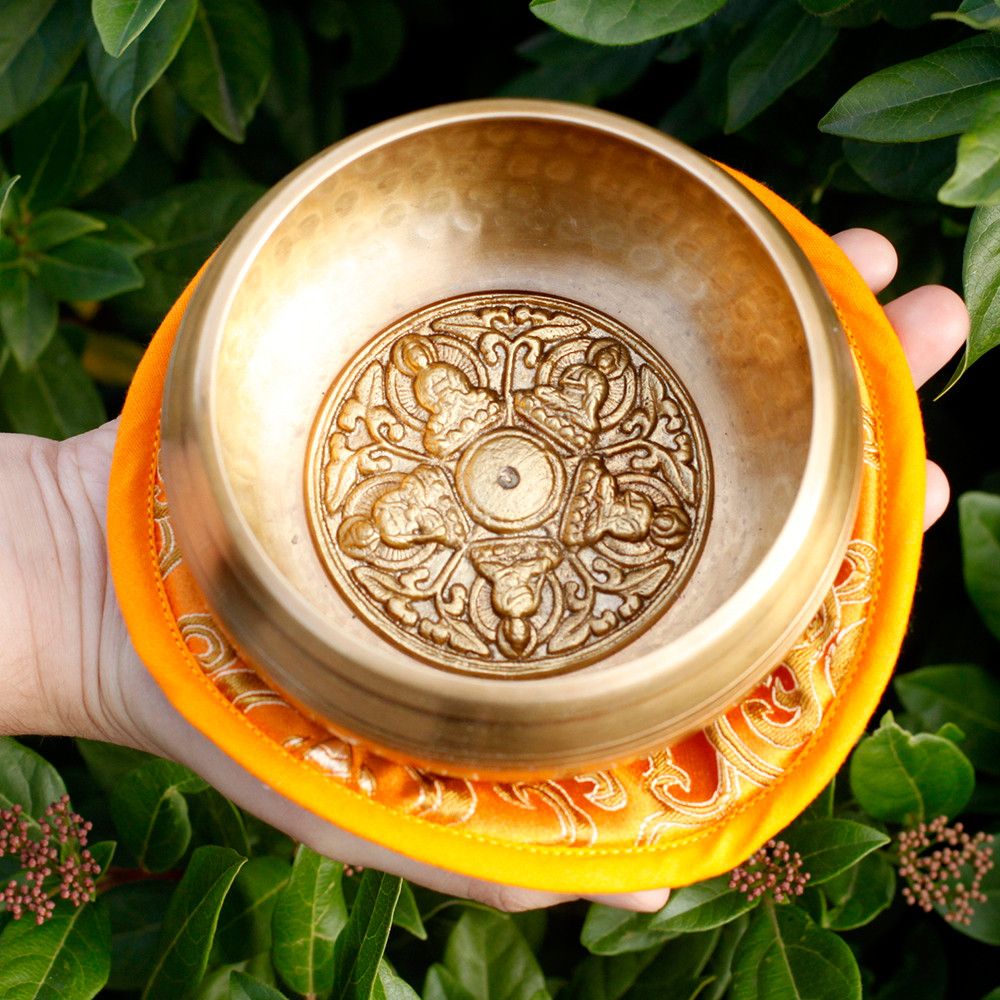 Five Buddhas Singing Bowl Set, 10 cm (min. 400 g).